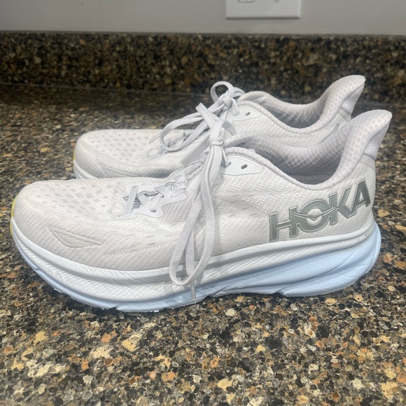 Hoka White and Gray Athletic Shoes Clifton 9 size 9 - Picture 2 of 9